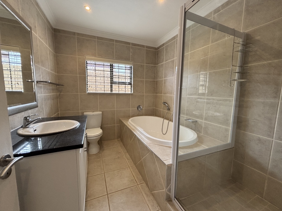 To Let 3 Bedroom Property for Rent in Summerstrand Eastern Cape